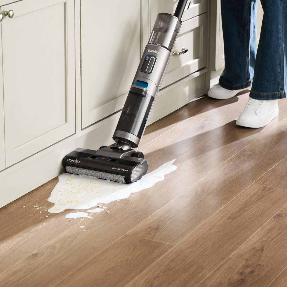 Eureka NEW430 Aspiradora en Seco y Húmedo Sin Cable, Friegasuelos Multisuperficie,  Pelo de Mascotas, Depósito Doble de Agua, Navegación por Voz