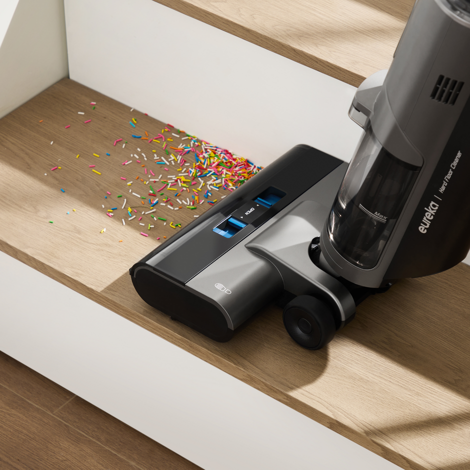 Eureka NEW430 Aspiradora en Seco y Húmedo Sin Cable, Friegasuelos Multisuperficie,  Pelo de Mascotas, Depósito Doble de Agua, Navegación por Voz