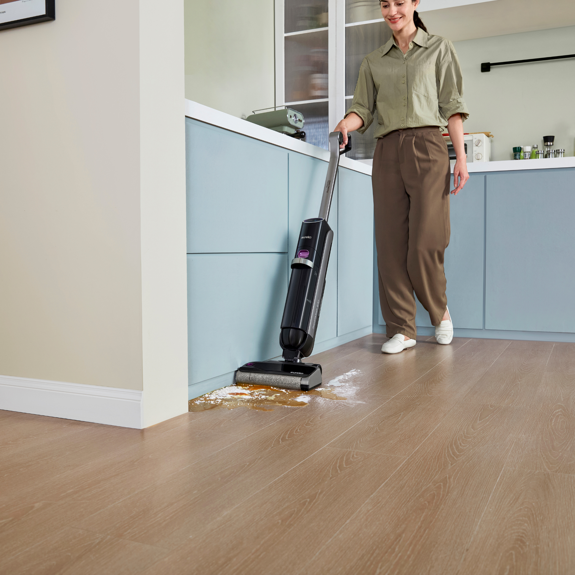 Aspirateur eau et poussière sans fil Eureka RapidWash NEW630, 21 600 Pa, 38 minutes d’autonomie, fonction autonettoyante et anti-enchevêtrement