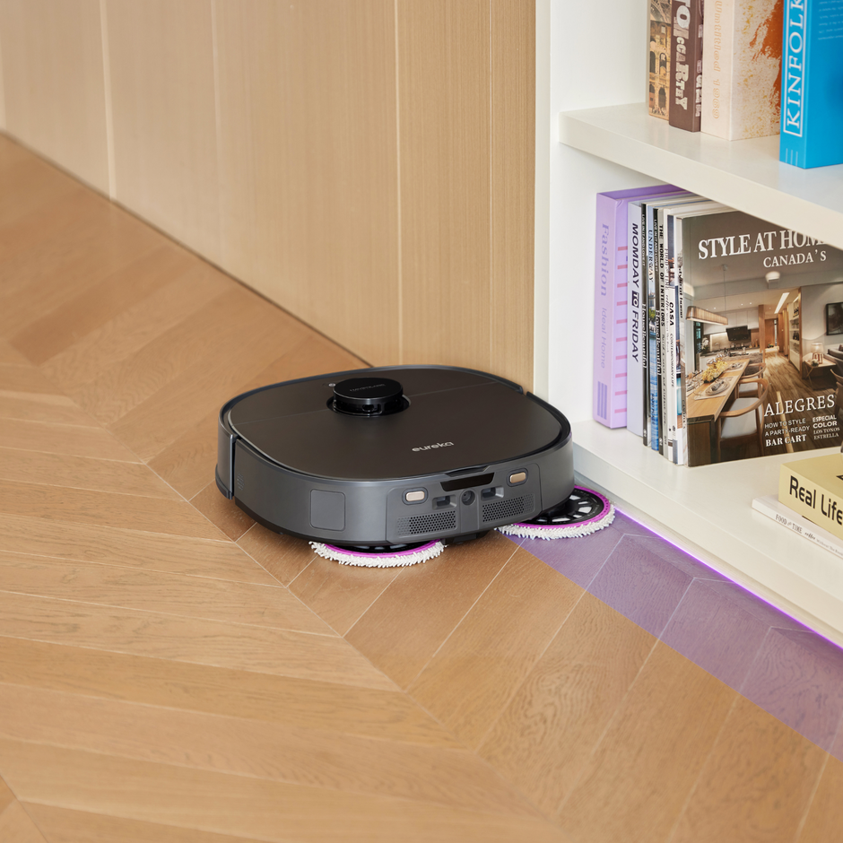 Aspirateur robot laveur Eureka J15 Pro Ultra avec aspiration de 16 200 Pa, système anti-emmêlement et lavage à l'eau chaude - Noir
